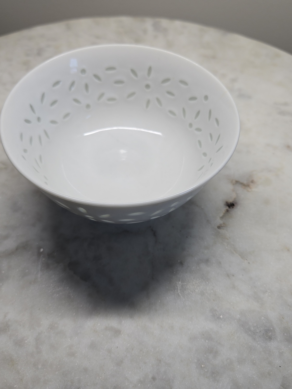 Chinese Fine Porcelain Translucent Rice Pattern Bowl - Picture 3 of 5